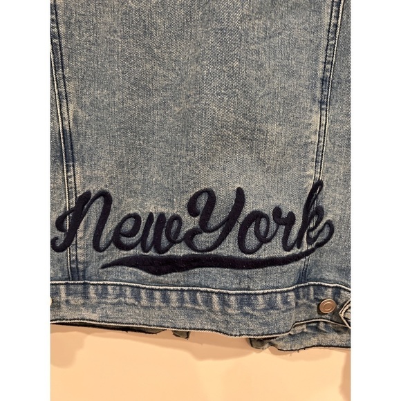 Forever 21 NEW YORK GRAPHIC EMBROIDERED OVERSIZED DENIM JACKET - SIZE L - Picture 4 of 7